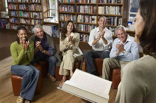 美國留學(xué)生上課 美國留學(xué)生上課