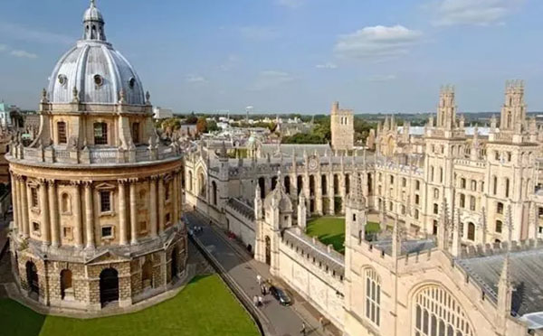 牛津大學(xué)校景